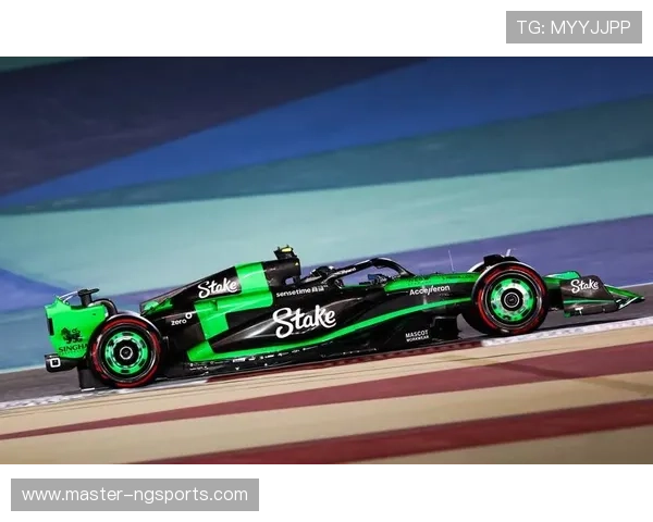 F1赛季最新动态:车队战略对决与新规则影响车手表现 F1赛季最新动态:车队战略对决与新规则影响车手表现