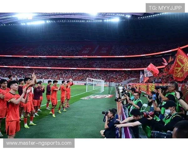 中国足球队迎战日本,备战亚洲杯全力提升阵容深度 中国足球队迎战日本,备战亚洲杯全力提升阵容深度