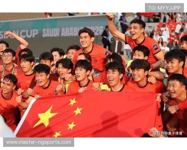 国家队绝杀晋级决赛全场沸腾创历史新篇章球迷热血欢呼荣耀时刻