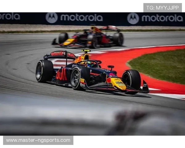 F1赛季最新动态揭秘顶级车队争夺积分激烈战况 F1赛季最新动态揭秘顶级车队争夺积分激烈战况