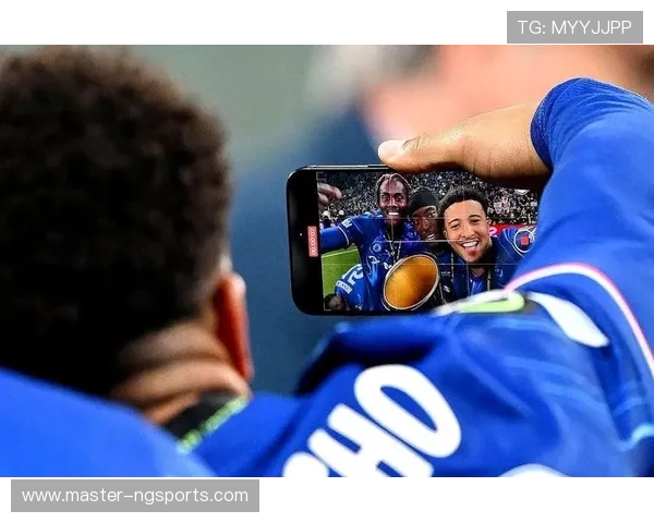 欧洲豪门夏窗争夺升级新星转会风云引爆联赛格局变化焦点战役走向